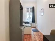 Zimmer zu vermieten in Wohnung mit 5 Schlafzimmern in Berlin
