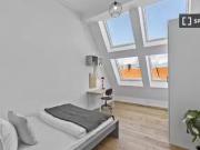 Zimmer zu vermieten in Wohnung mit 5 Schlafzimmern in Berlin