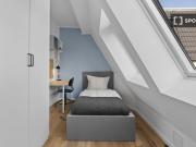 Zimmer zu vermieten in Wohnung mit 5 Schlafzimmern in Berlin