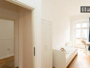 Zimmer zu vermieten in Wohnung mit 6 Schlafzimmern in Berlin