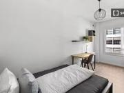 Zimmer zu vermieten in Wohnung mit 6 Schlafzimmern in Berlin