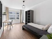 Zimmer zu vermieten in Wohnung mit 6 Schlafzimmern in Berlin