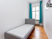 Zimmer zu vermieten in Wohnung mit 6 Schlafzimmern in Berlin