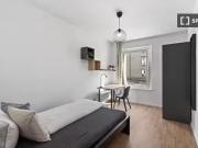 Zimmer zu vermieten in Wohnung mit 6 Schlafzimmern in Berlin