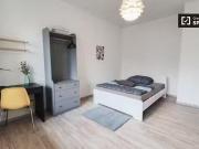 Zimmer zu vermieten in Wohnung mit 8 Schlafzimmern in Berlin