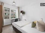 Zimmervermietung in einer 6 Zimmer Wohnung in der...