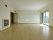 Zome Portugal Apartamento T3 com varanda e garagem no L...