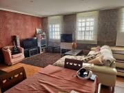 Zona Bouzas Con su estructura de piedra del país y un...