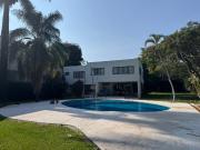 |Zona Dorada| Privada con Portón Eléctrico|Amplia|...