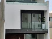 ZONA ESMERALDA, LAGO ESMERALDA, BELLA CASA CON MUY BUEN...