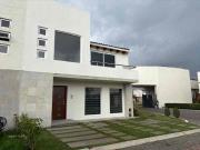 RECIÉN REMODELADA, TODO NUEVO, EN ZONA EXCLUSIVA DE...