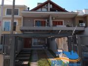 ZPAR IMÓVEIS VENDE, excelente sobrado no bairro Guarujá