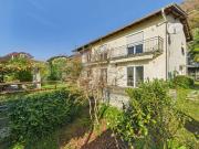 Zum Verkauf bieten wir ein Zweifamilienhaus in...