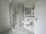 Zur Miete: Renovierte 4,5 Zimmerwohnung mit Balkon in...