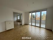 Miete 4,5 Zimmer Wohnung mit Balkon in zentraler Lage...