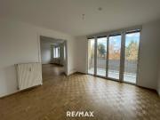 Zur Miete: Renovierte 4,5 Zimmerwohnung mit Balkon in...