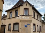 Zwei gepflegte Häuser auf einem Grundstück