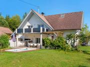 Zwei Häuser – doppelte Möglichkeiten: Wohnen, Genießen &...