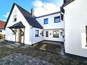 Zwei Häuser, ein Kaufpreis: Einfamilien Reihen Eck Haus...