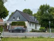 Zwei Mehrfamilienhäuser mit je drei Wohnungen