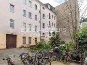 Zwei Wohn und Geschäftshäuser in Britz am Übergang zu...