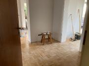 zwei Wohnungen je 3 Zimmer Kü.Bad,WC,Balkon,Garten, Hund