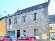 Zweifamilienhaus + Hof Apartment, Garage und diverse...