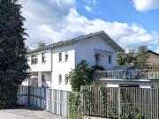 Zweifamilienhaus mit 2 Wintergärten, 3 Garagen und...