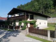 Zweifamilienhaus mit Holzwerkstatt, Garage und Carport –...