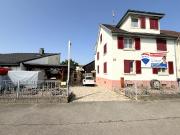 Zweifamilienhaus mit Innenhof und Hinterhofgebäude gut...