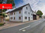Zweifamilienhaus mit Nebengebäude in Pflaumheim