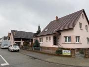 # Zweifamilienhaus mit Nebengebäuden und Scheune #