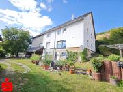 Zweifamilienhaus mit Scheune in zentraler Lage von...