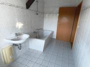 Zweizimmer Dachgeschoss Wohnung im ruhigen Spohla