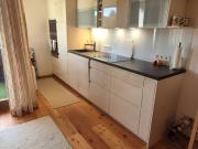 Zweizimmerwohnung mit wunderschönem Seeblick in... Zweizimmerwohnung mit wunderschönem Seeblick in...